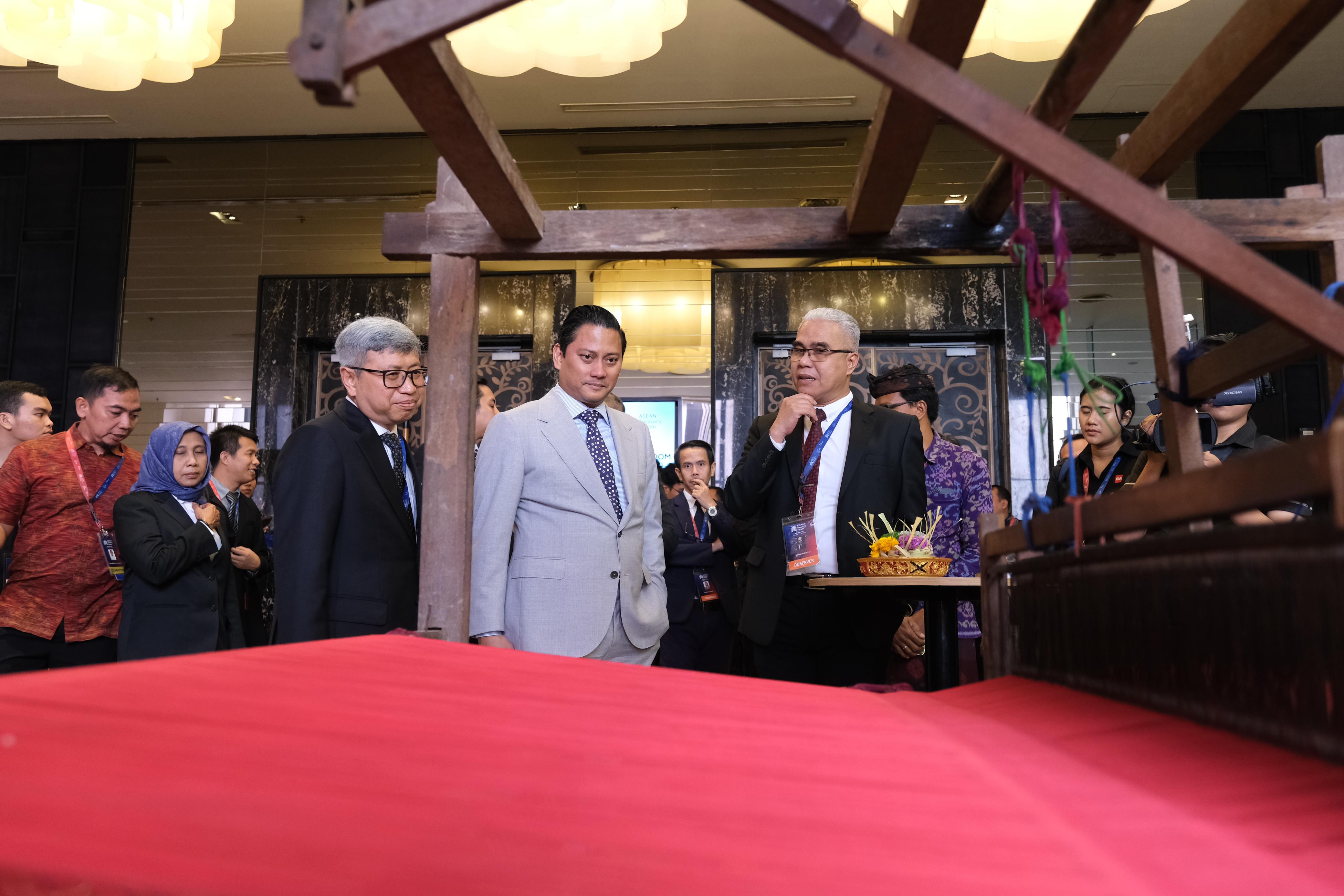 UMKM Indonesia Bersinar di ASEAN Treasury Forum 2024: Dari Kerajinan Tangan Hingga Fesyen