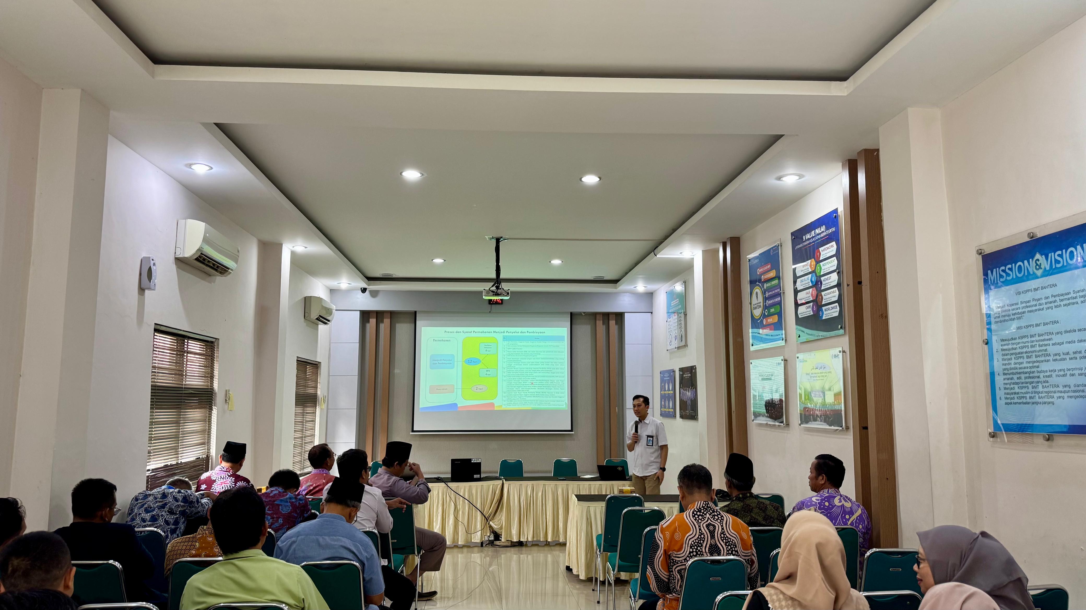 Ary Dekky, Kadiv Penyaluran Pembiayaan I PIP memberika sosialisasi pembiayaan UMKM